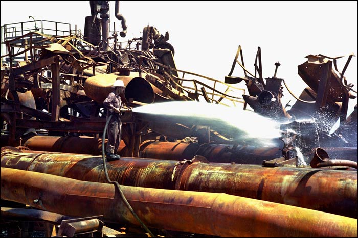 بمباران تاسیسات نفتی در جنگ تحمیلی