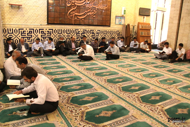 تلاوت قرآن در مسجد