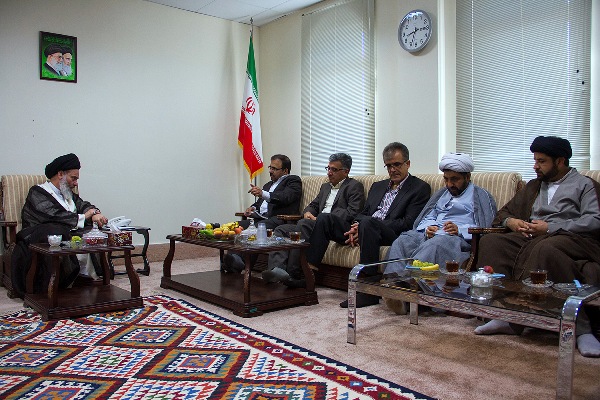 دیدار مهندس یوسفی با مدیر عامل سازمان منطقه ویژه پارس با آیت الله حسینی بوشهری 1