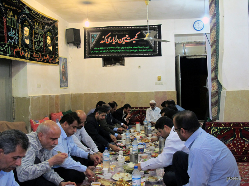 مراسم ضیافت افطاری کوچکترین مدرسه دنیا