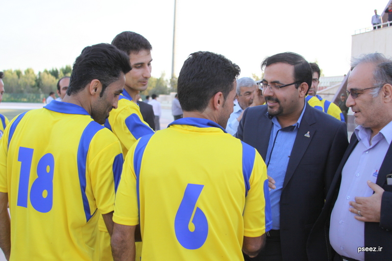 مصاف  <strong class='sis-keyword'>پیشکسوتان</strong> تیم ملی فوتبال با پارس جنوبی 15