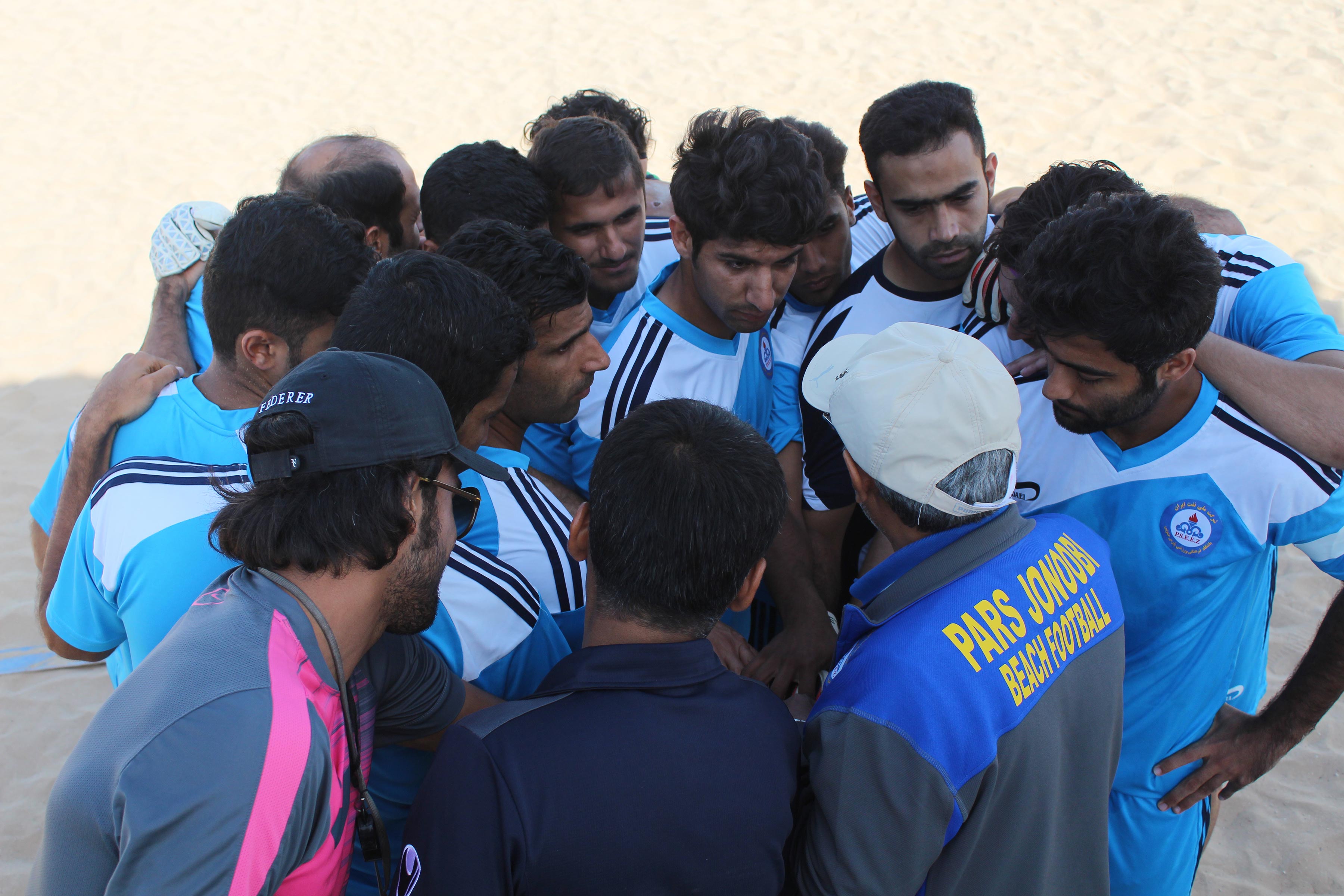 برد تیم فوتبال ساحلی پارس جنوبی مقابل ملوان بندر گز 3