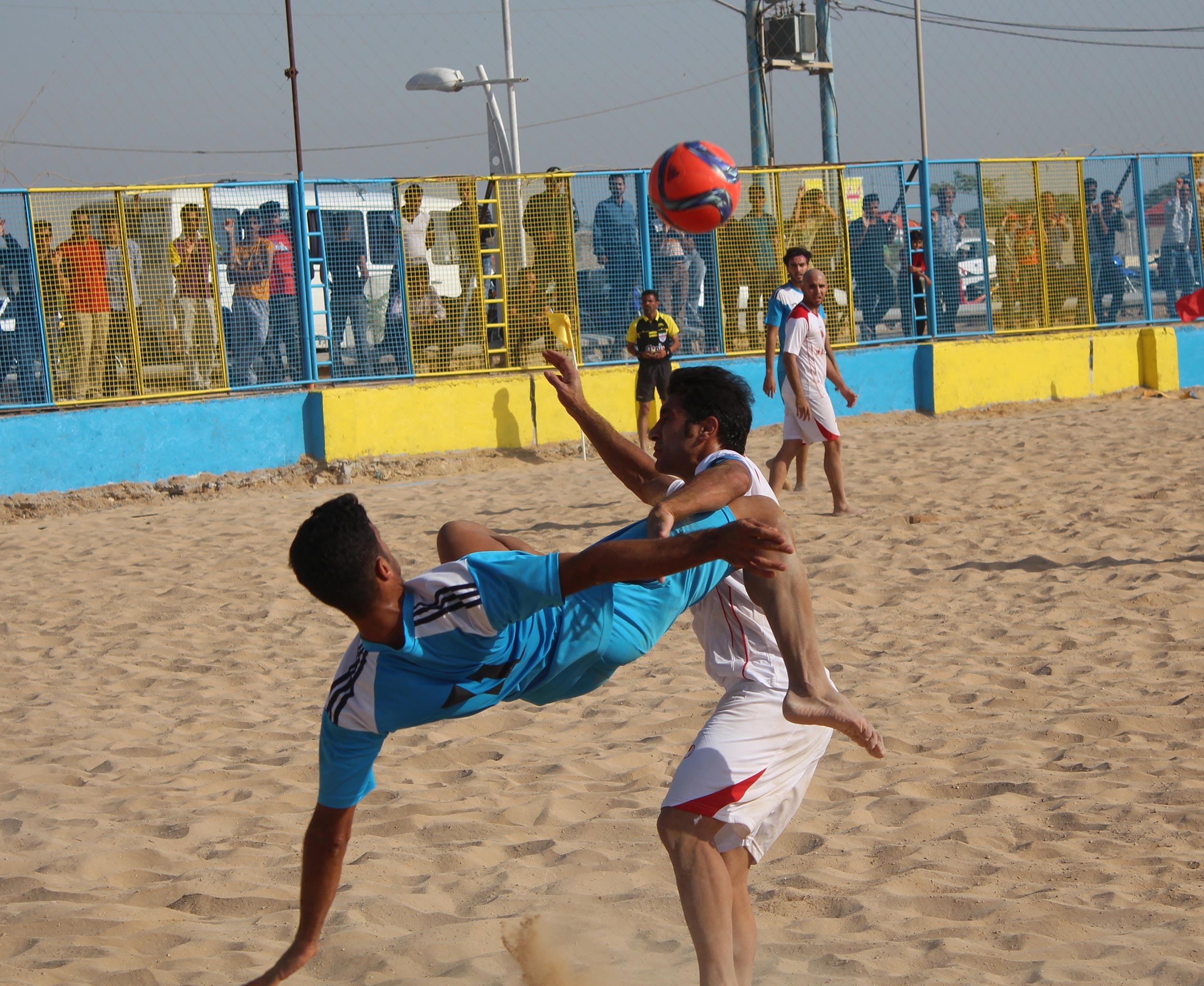 برد تیم فوتبال ساحلی پارس جنوبی مقابل ملوان بندر گز 6