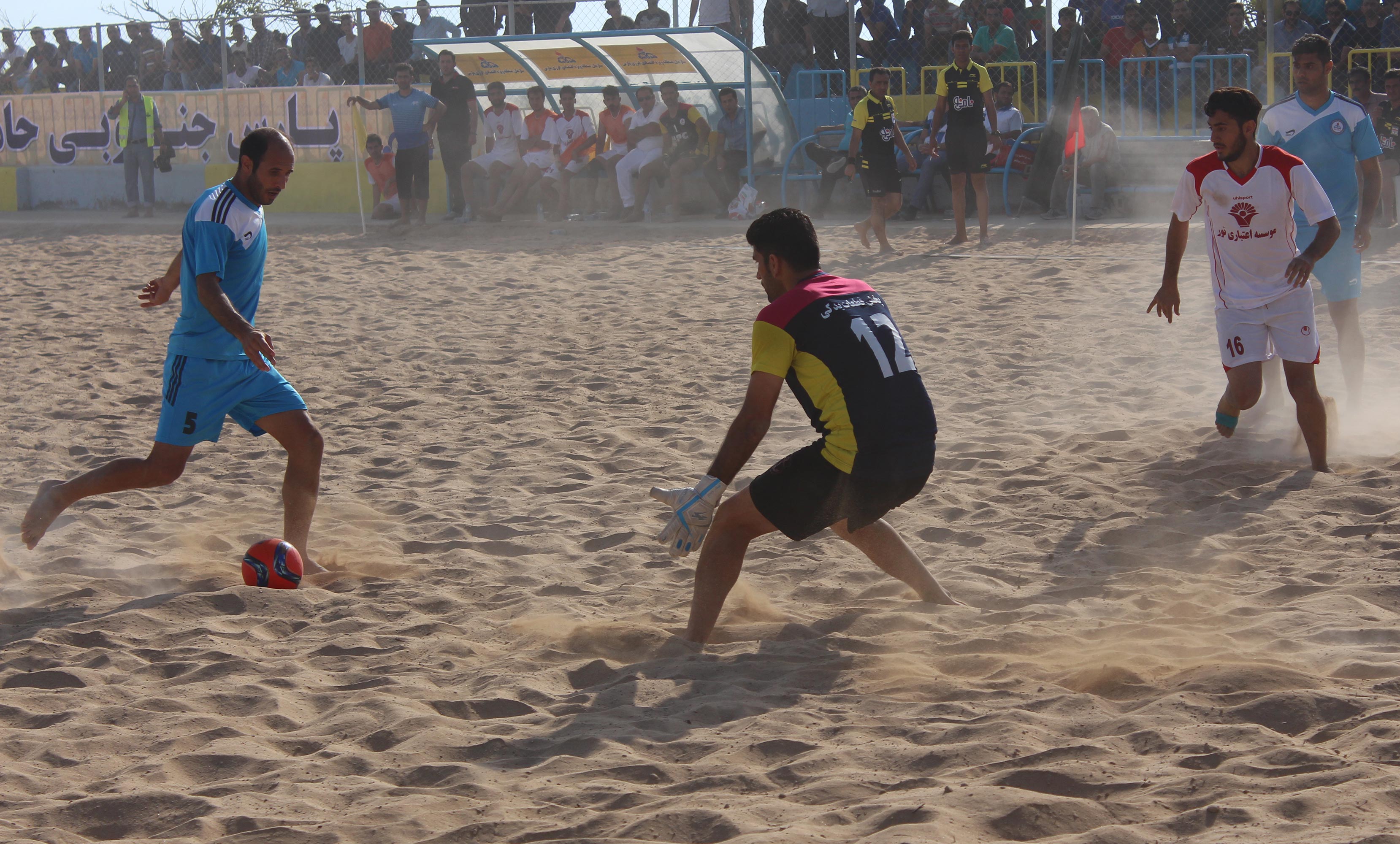 برد تیم فوتبال ساحلی پارس جنوبی مقابل ملوان بندر گز 7