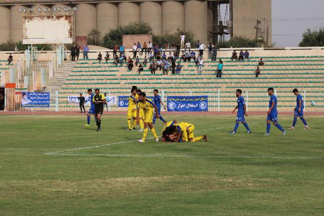 دیدار دو تیم  <strong class='sis-keyword'>فوتبال</strong> پارس جنوبی جم و استقلال اهواز 2 1