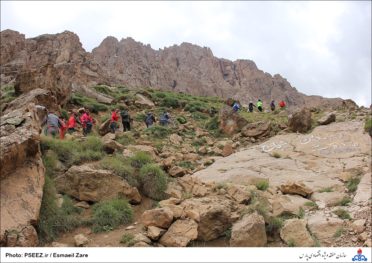 صعود به  <strong class='sis-keyword'>علم کوه</strong> 9
