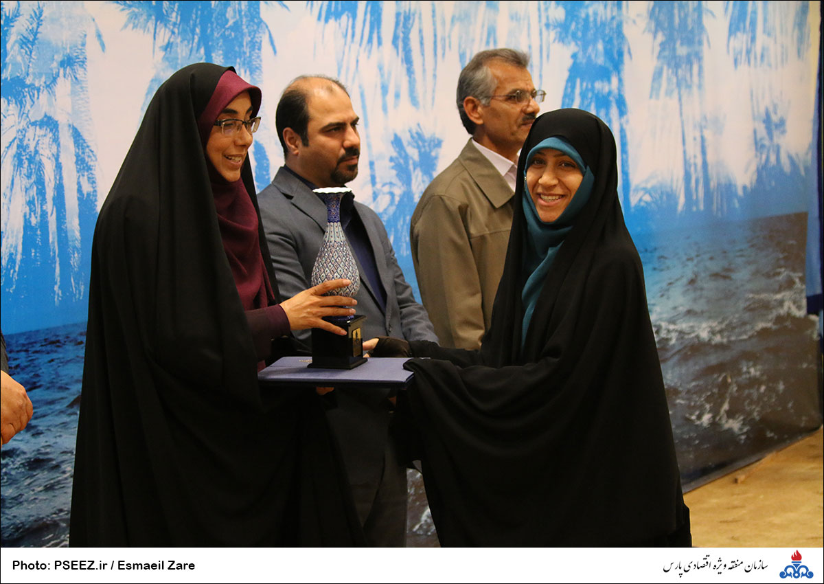 تجلیل از نخبگان  <strong class='sis-keyword'>کنگان</strong> 20