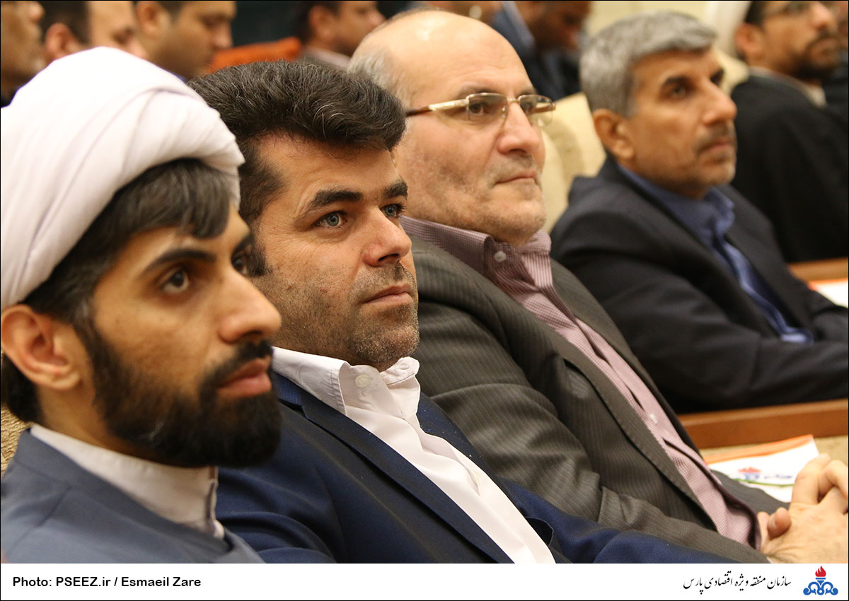 تجلیل از نخبگان  <strong class='sis-keyword'>کنگان</strong> 25