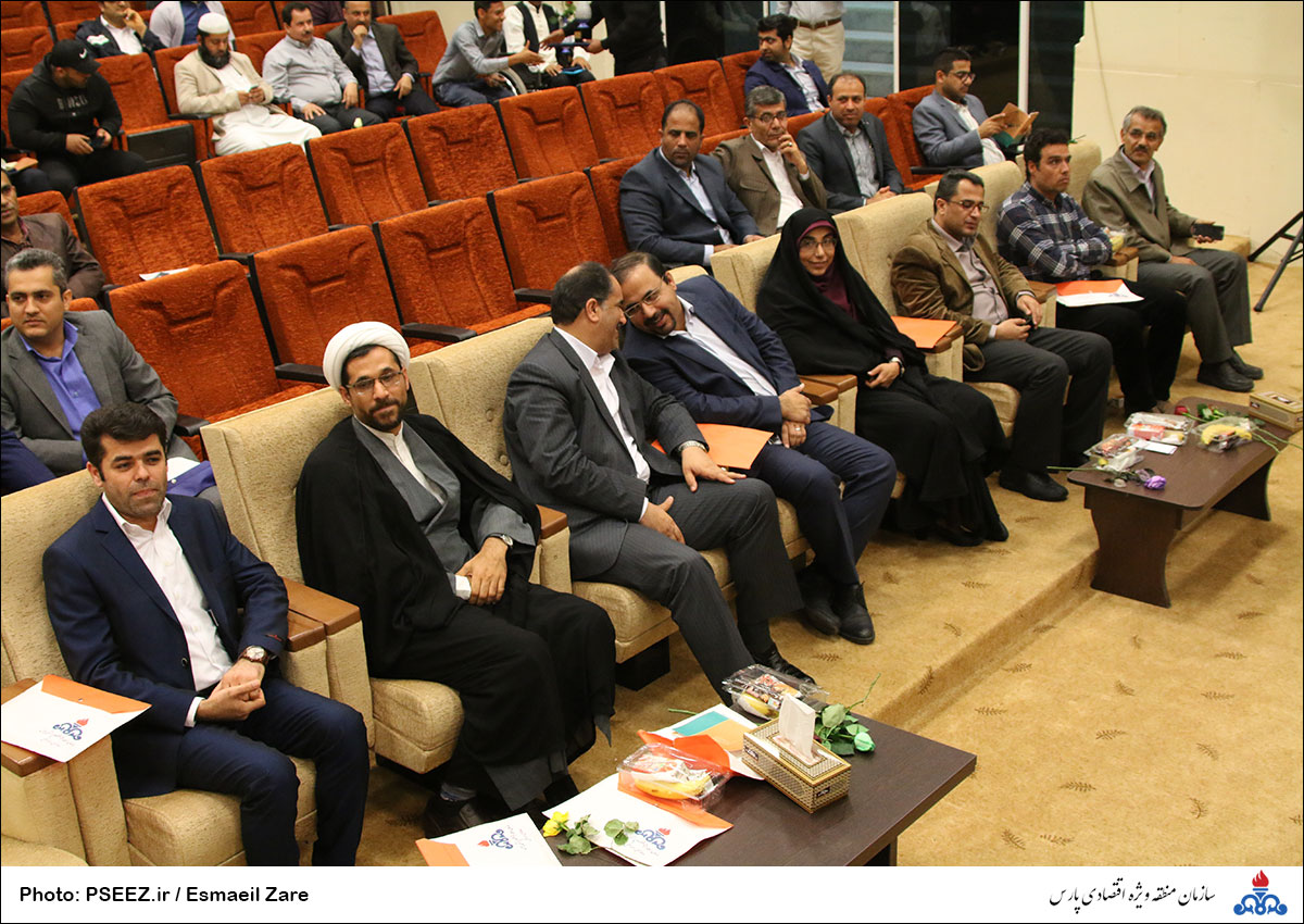 تجلیل از نخبگان  <strong class='sis-keyword'>کنگان</strong> 31