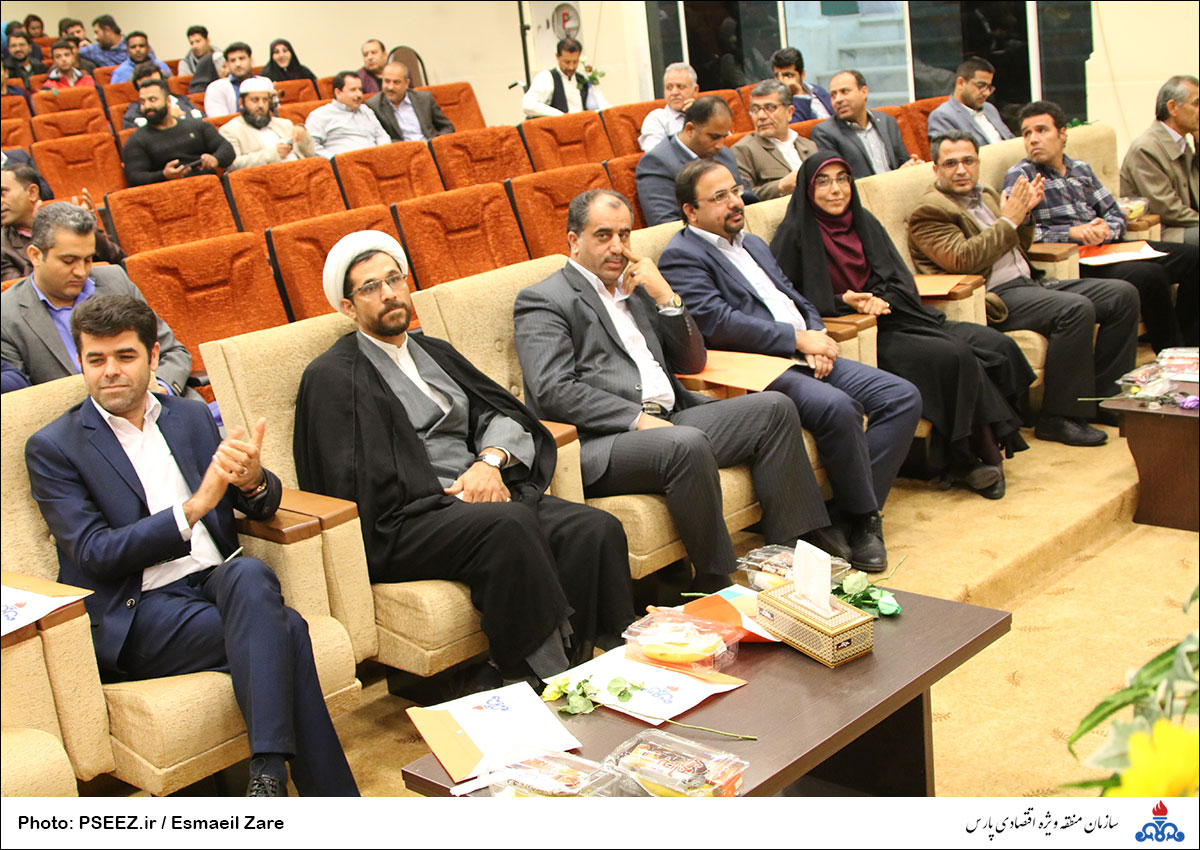 تجلیل از نخبگان  <strong class='sis-keyword'>کنگان</strong> 33