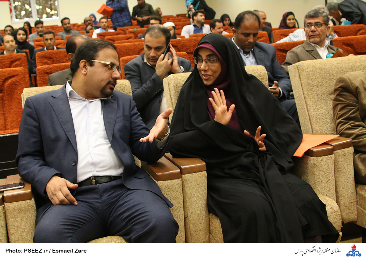 تجلیل از نخبگان  <strong class='sis-keyword'>کنگان</strong> 35