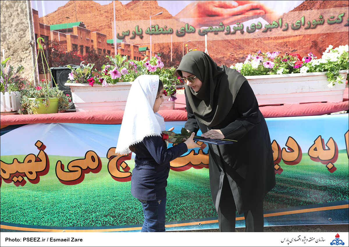 کاشت  <strong class='sis-keyword'>نهال</strong> در کوه پردیس جم 11