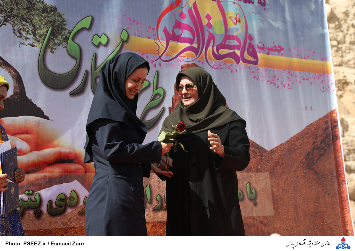 کاشت  <strong class='sis-keyword'>نهال</strong> در کوه پردیس جم 13