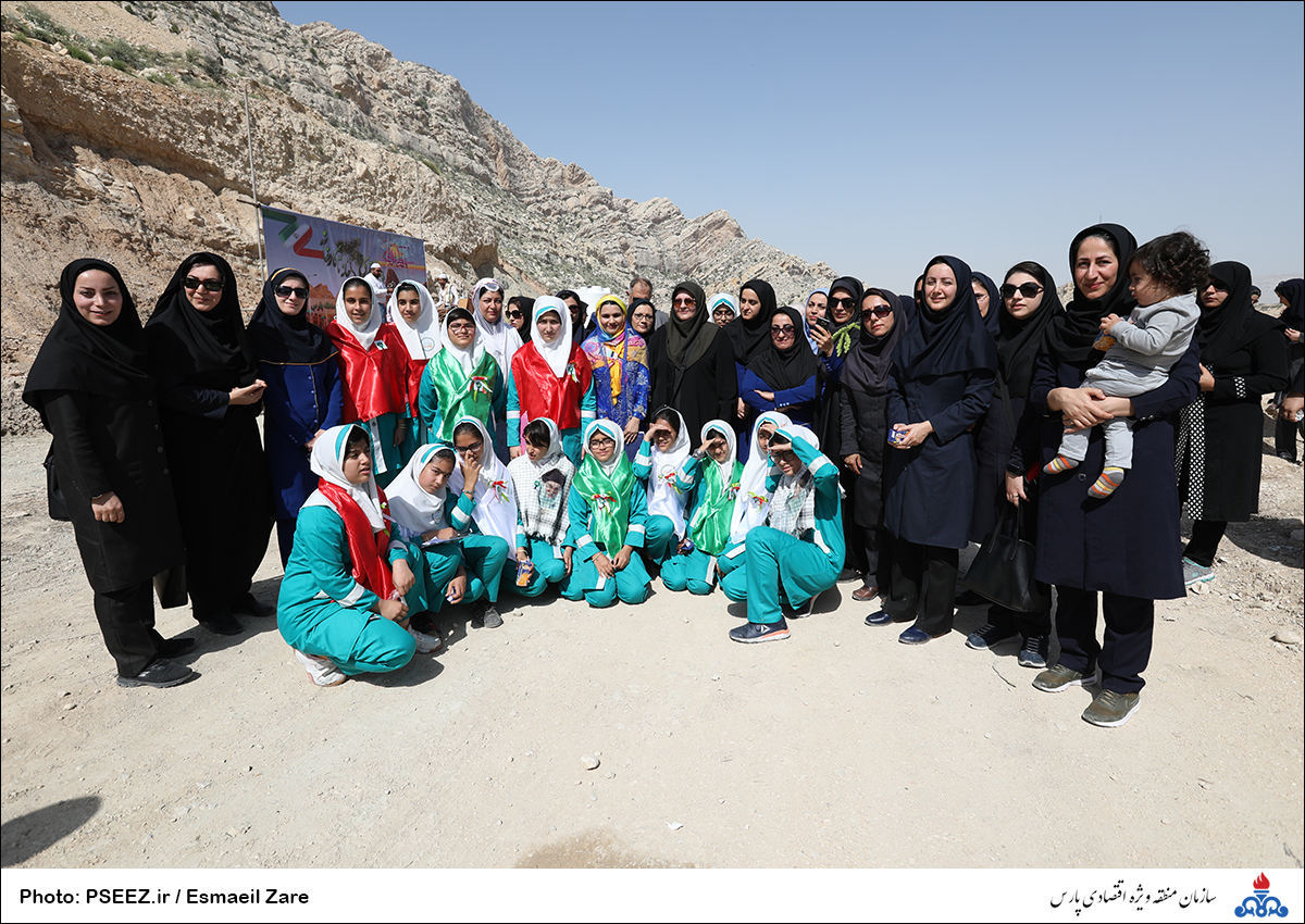 کاشت  <strong class='sis-keyword'>نهال</strong> در کوه پردیس جم 18
