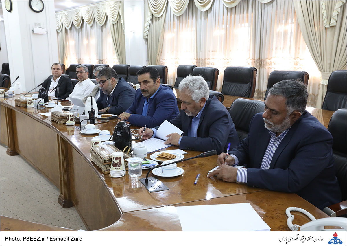 جلسه مدیرعامل و واحد اچ اس ای 2