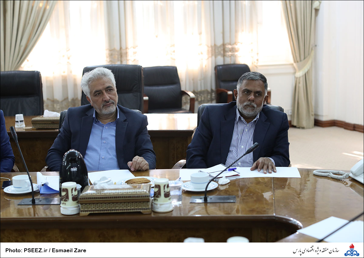 جلسه مدیرعامل و واحد اچ اس ای 17