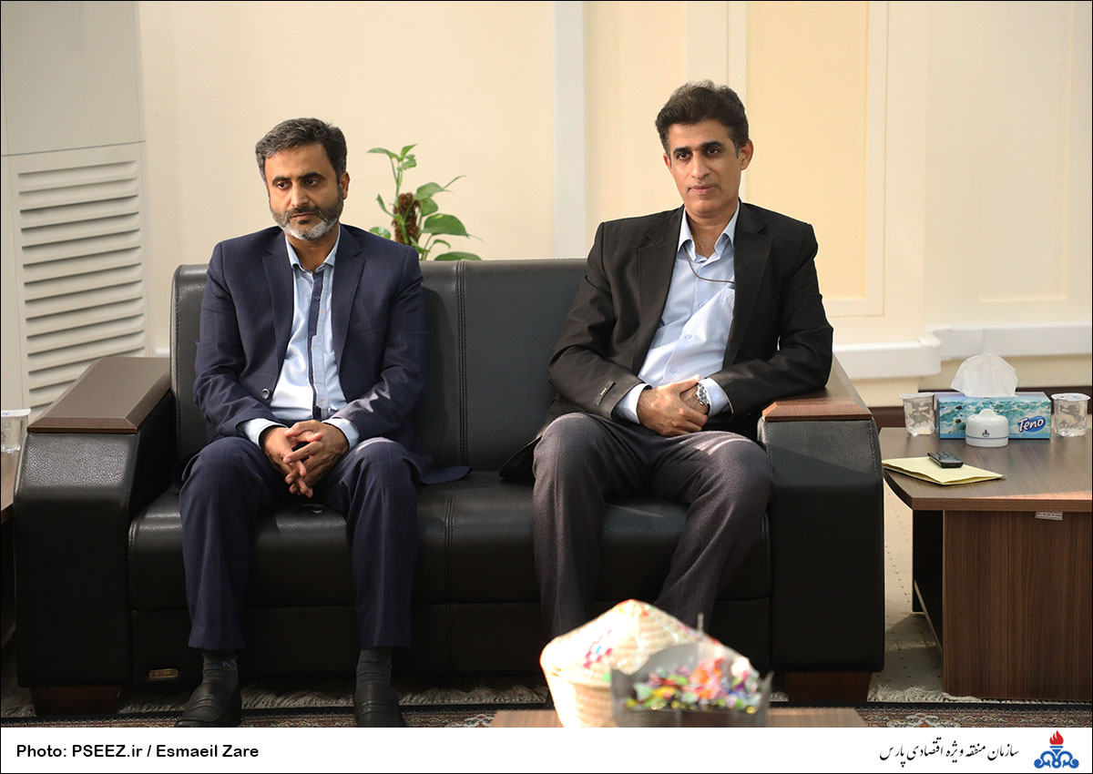 جلسه مدیرعامل با فرماندار، شهردار و شورای اسلامی  <strong class='sis-keyword'>پارسیان</strong> 4