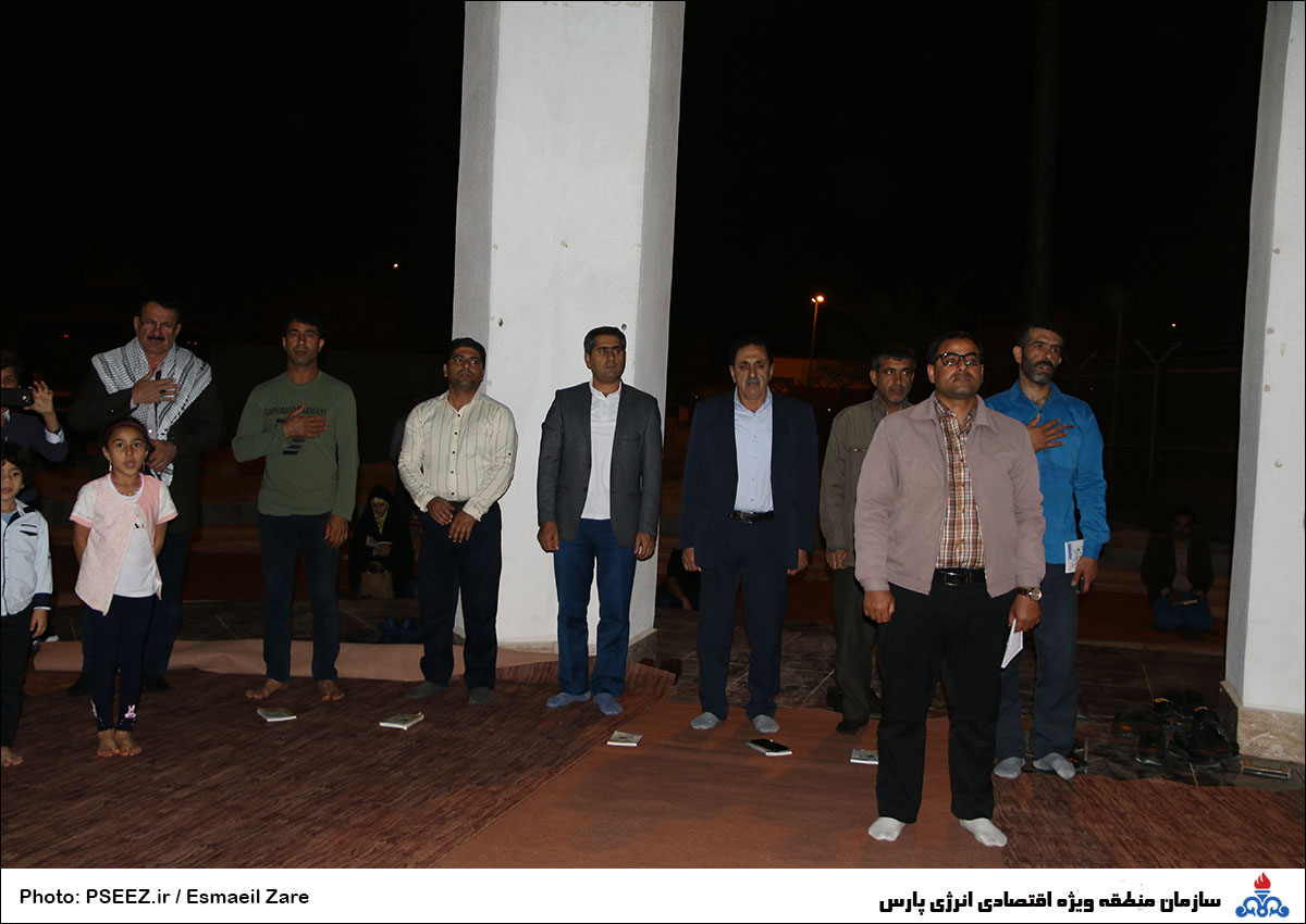 لحظه تحویل  <strong class='sis-keyword'>سال جدید</strong> در گلزار شهدای گمنام 2