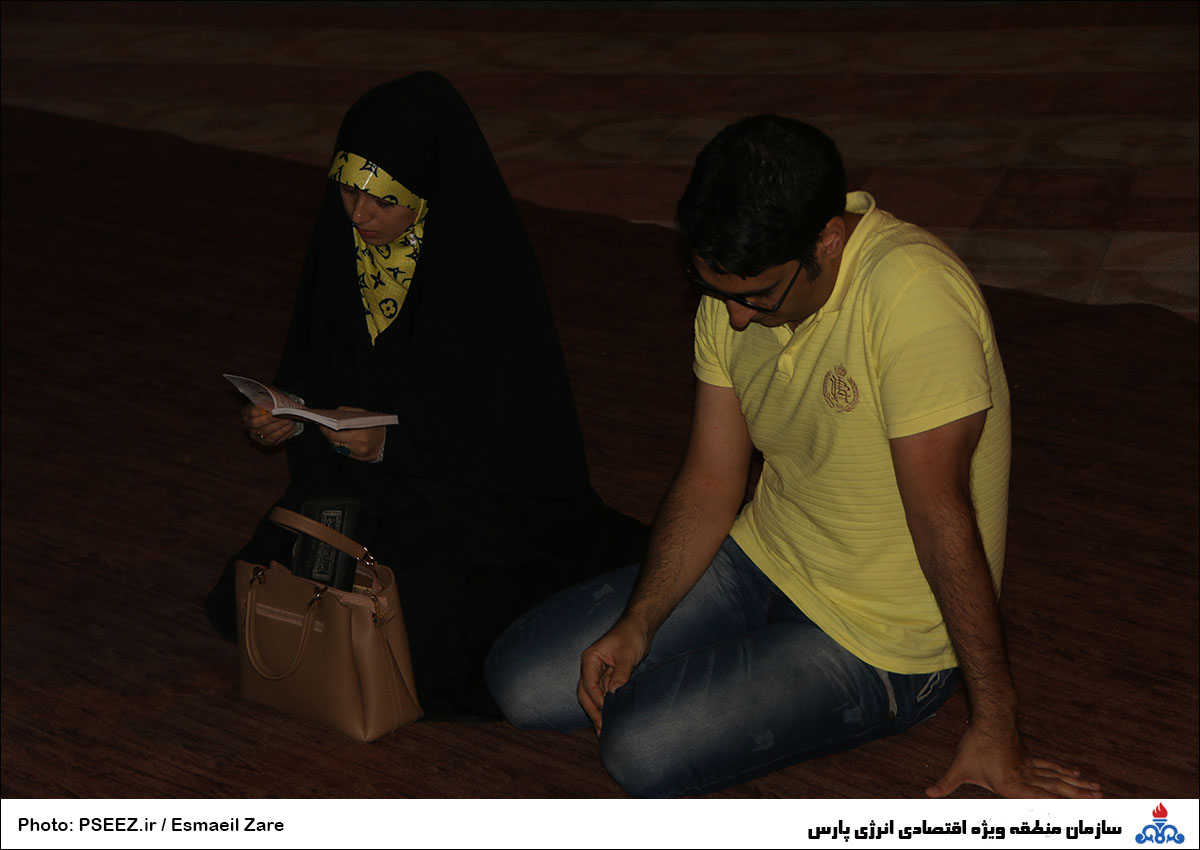 لحظه تحویل  <strong class='sis-keyword'>سال جدید</strong> در گلزار شهدای گمنام 4