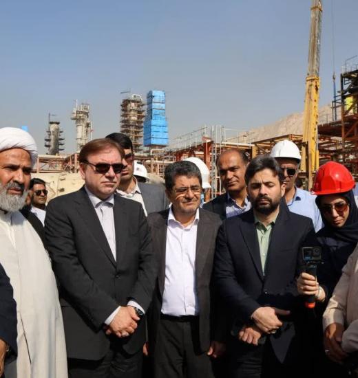 بازدید رییس و اعضای کمیسیون اصل 90 مجلس از تاسیسات آسیب دیده از جنگ رمضان