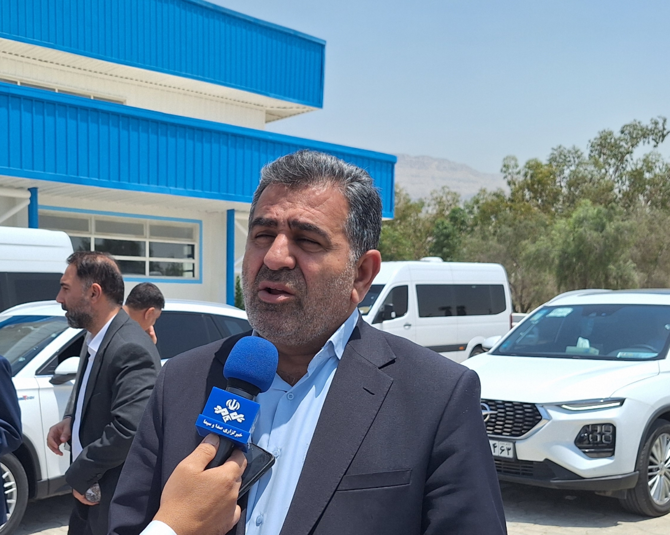 رفاه کارگران خط قرمز ماست