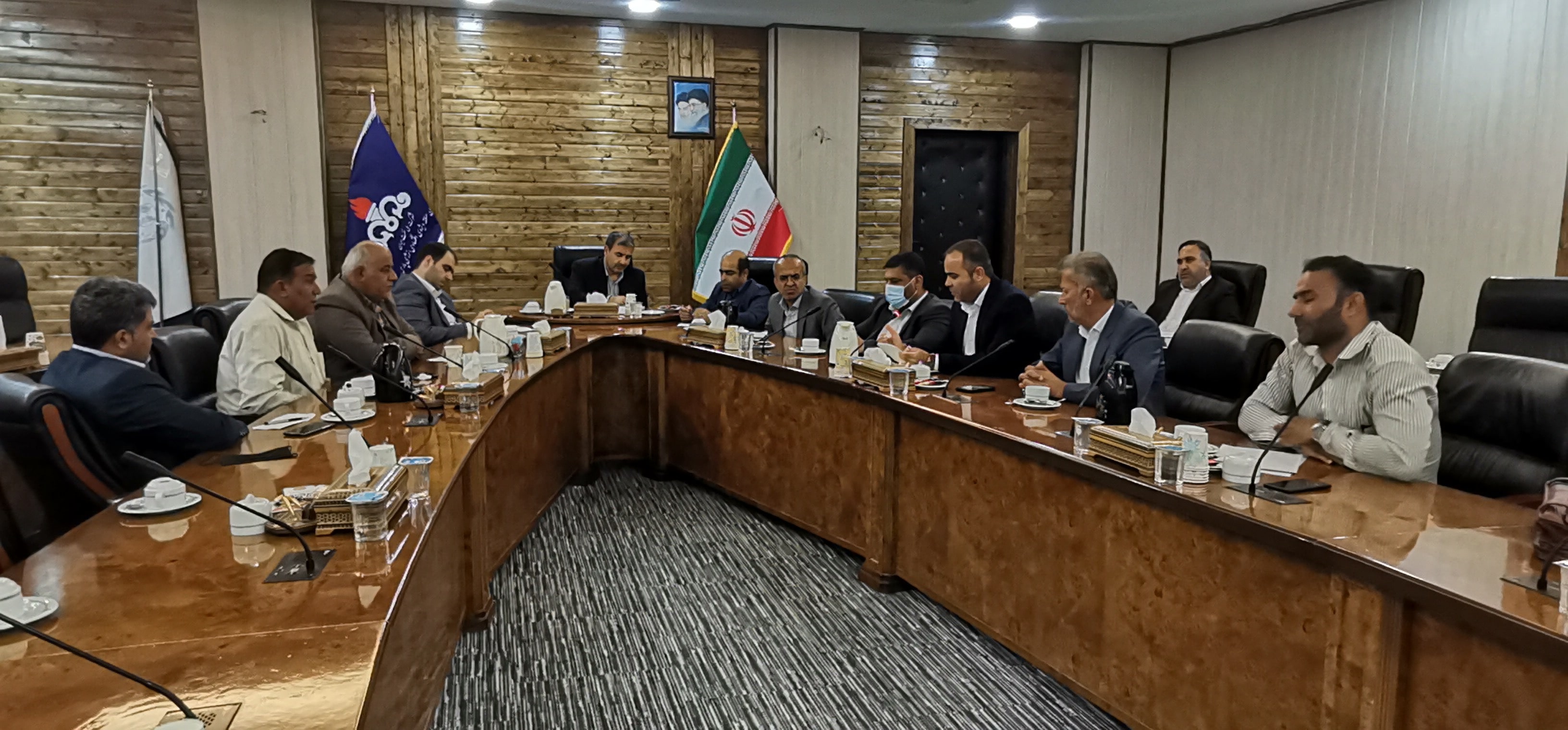 نشست مدیر عامل سازمان منطقه ویژه پارس و شورای شهرستان عسلویه