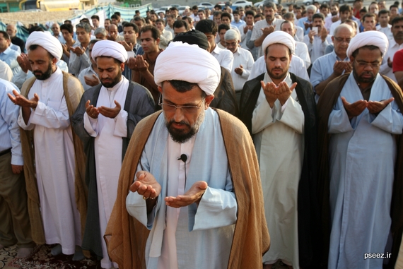 گزارش تصویری/ برگزاری نماز عید  فطر در عسلویه(1)