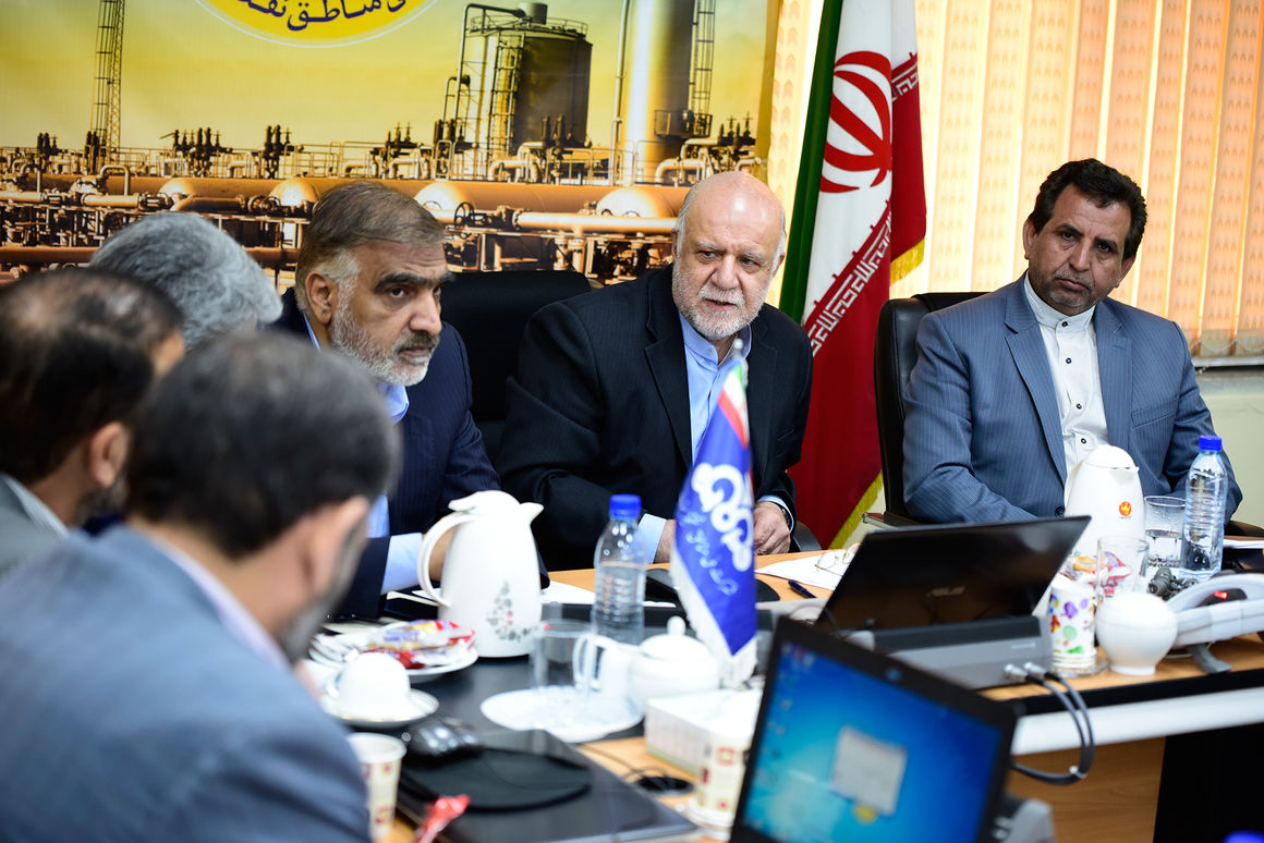 تاسیسات فرسوده نفتی با چنگ و دندان اداره می&zwnj;شود