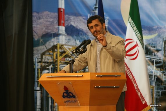صنعت نفت برای توسعه صنایع پایین دستی پتروشیمی تلاش کند