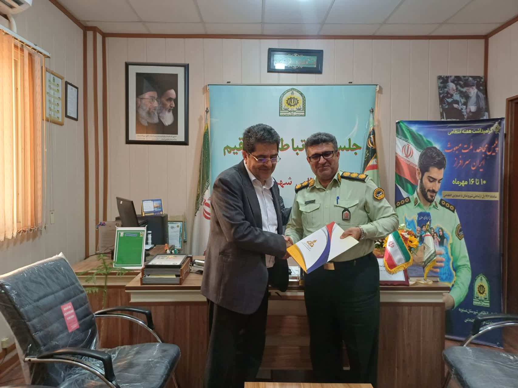 تقدیر از فرمانده انتظامی شهرستان عسلویه به مناسبت هفته نیروی انتظامی