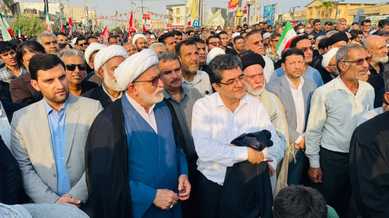 حضور سرپرست سازمان منطقه ویژه پارس در آیین تشییع و خاکسپاری سه شهید دلاور شهرستان دیر