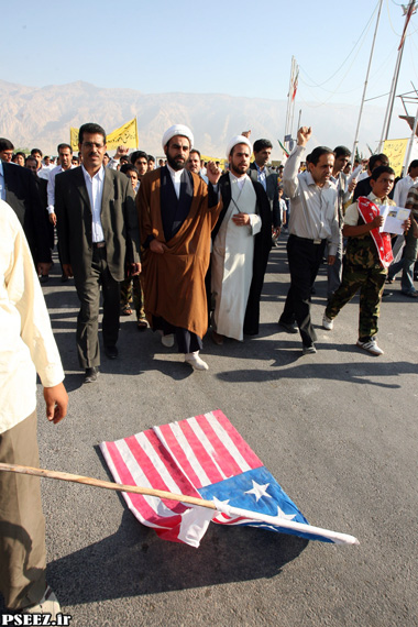 راهپیمایی 13 آبان در عسلویه برگزار شد