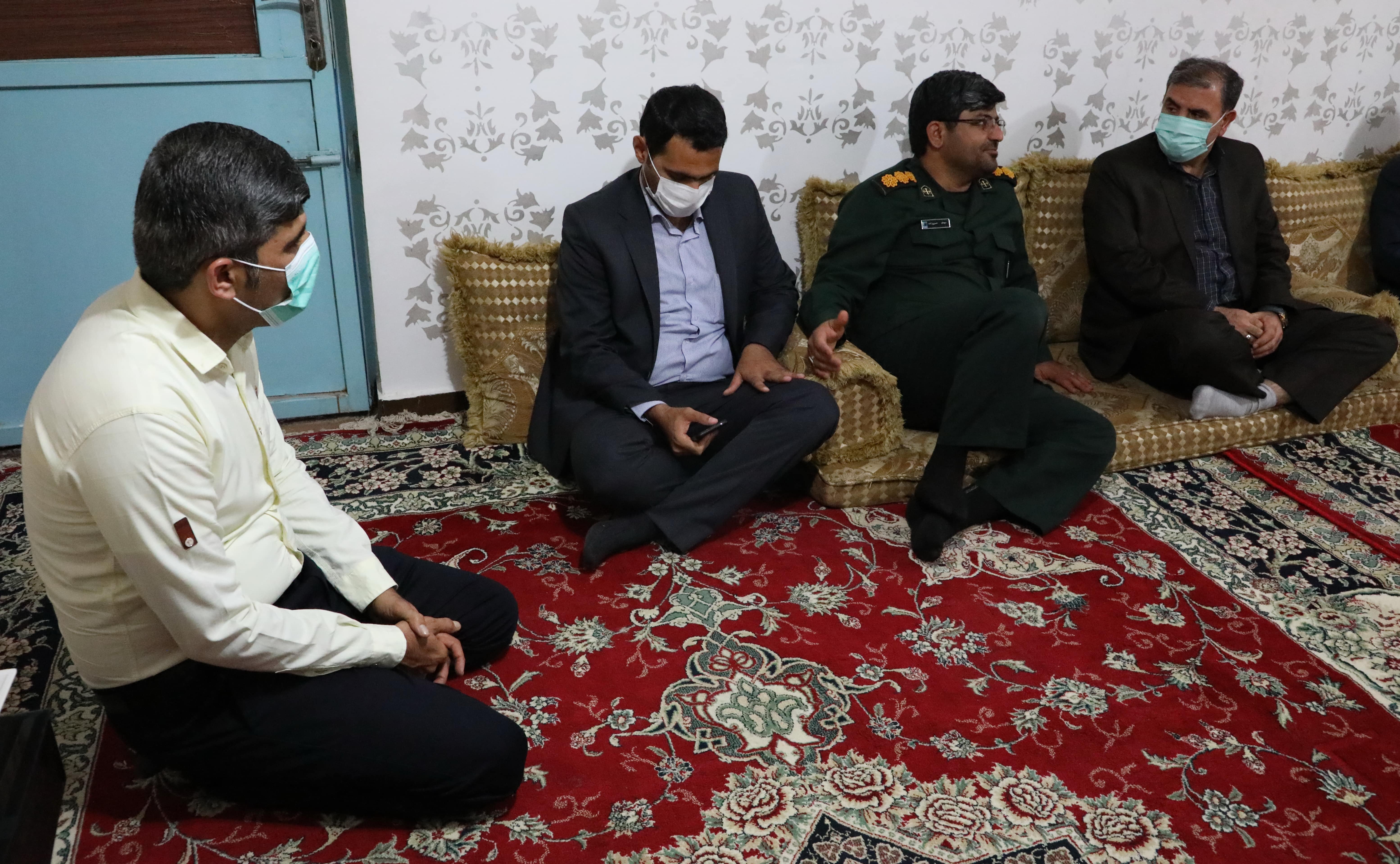 دیدار با خانواده شهید جنگجو به مناسبت هفته بسیج