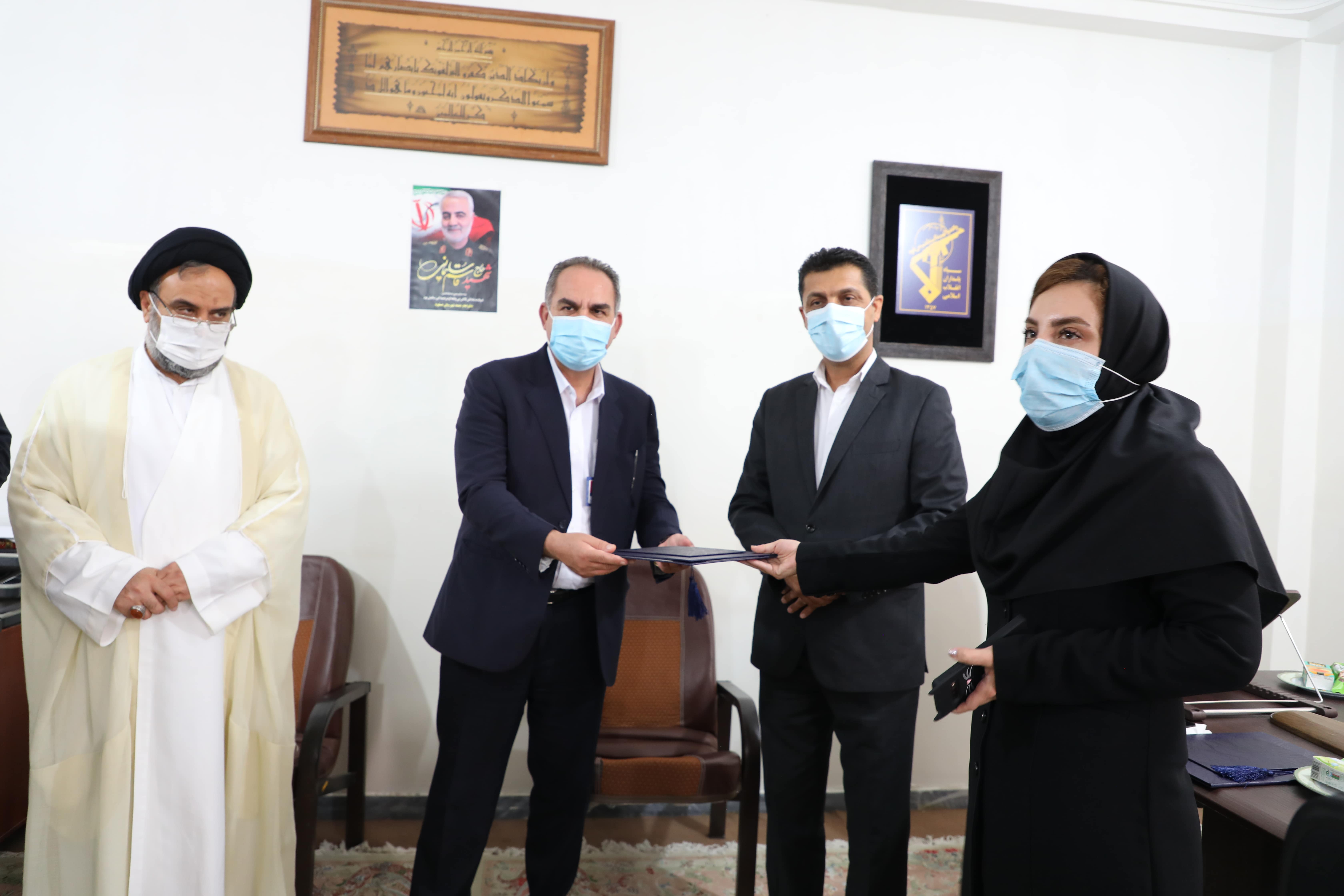 از مدافعان سلامت شهرستان عسلویه تجلیل شد/ قدردانی امام جمعه عسلویه از اقدامات سازمان منطقه ویژه پارس در زمینه مقابله با بیماری کرونا