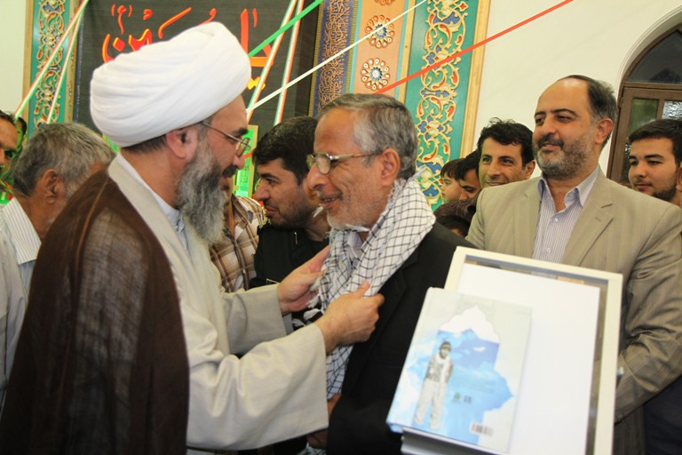 از کتاب مسافر مینی بوس سرخ رونمایی شد