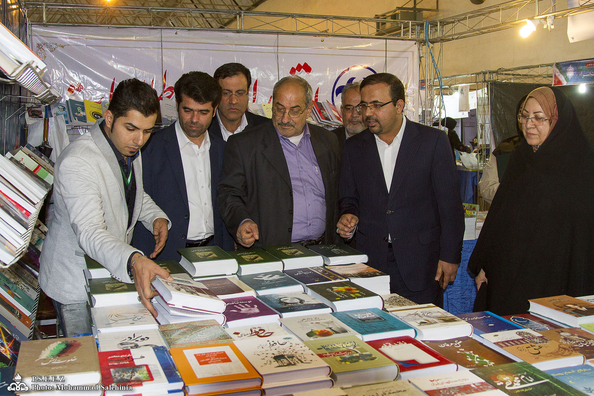 رونمایی از کتاب فایزانه های دشت و دریا و بازدید از نمایشگاه هنر نفت