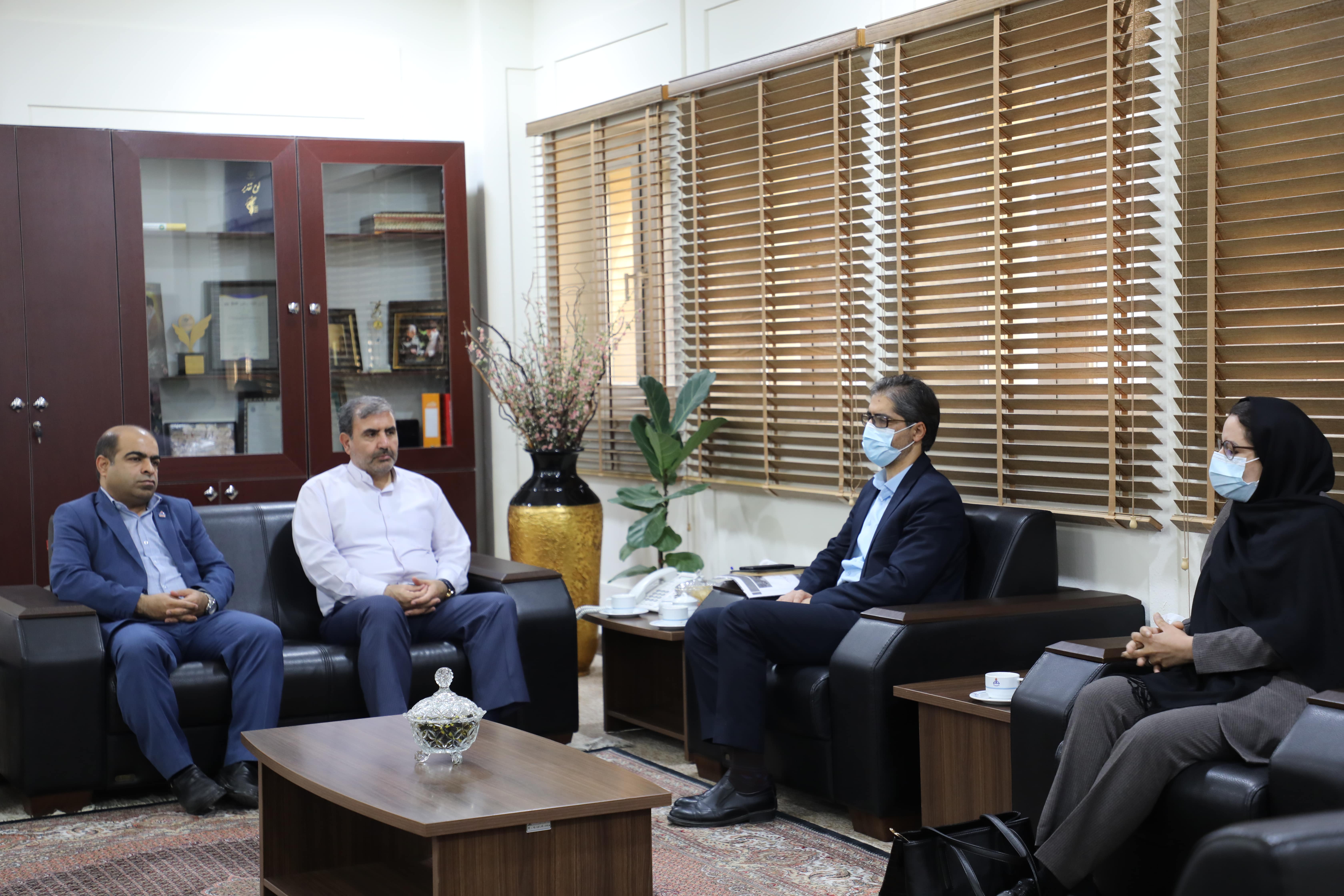 دیدار رییس بیمارستان امام خمینی(ره) کنگان با مدیر عامل سازمان منطقه ویژه پارس