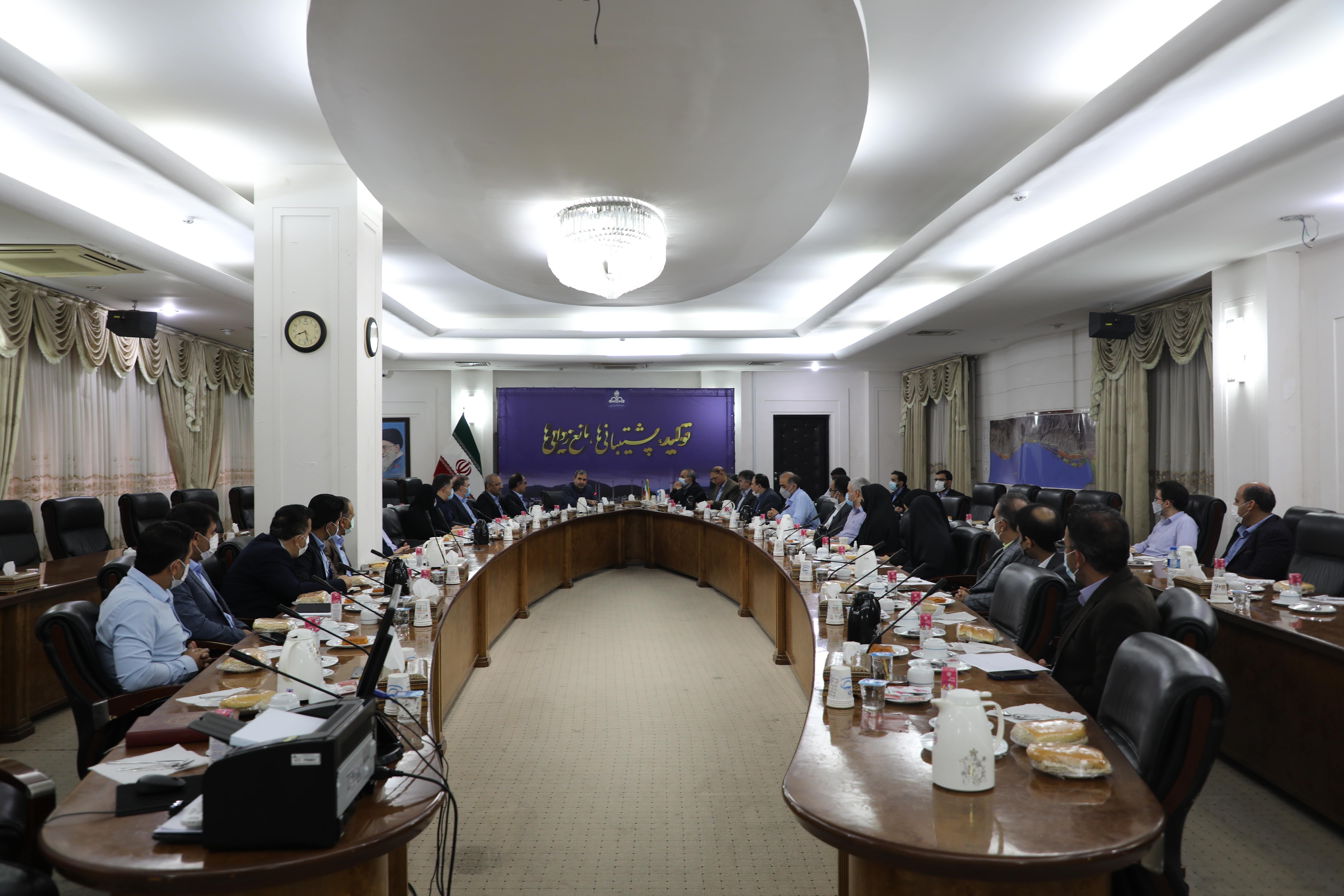 جلسه هم اندیشی کارکنان ایثارگر و مدیر عامل سازمان منطقه ویژه پارس